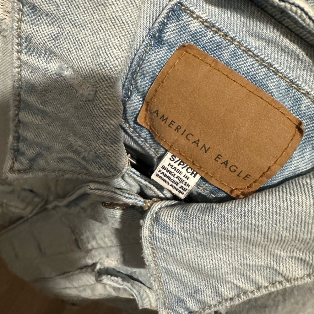American Eagle Outfitters Light Wash Blue Denim Jacket - Picture 3 of 3